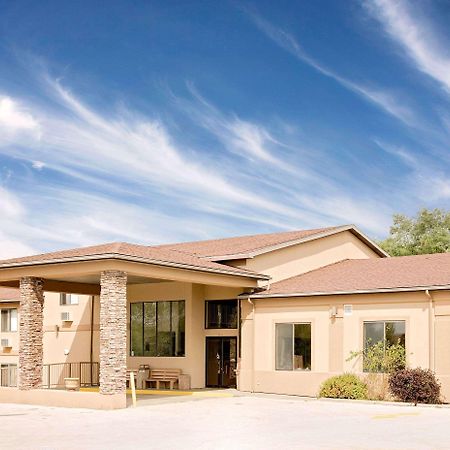 Days Inn By Wyndham Буунвил Екстериор снимка